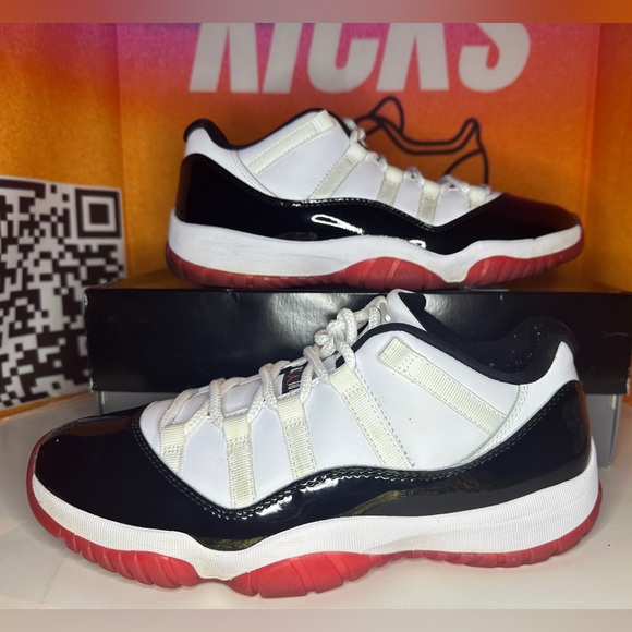 Jordan 11 Retro Low Concord-Bred Size 9.5M Pre-loved - Picture 4 of 7